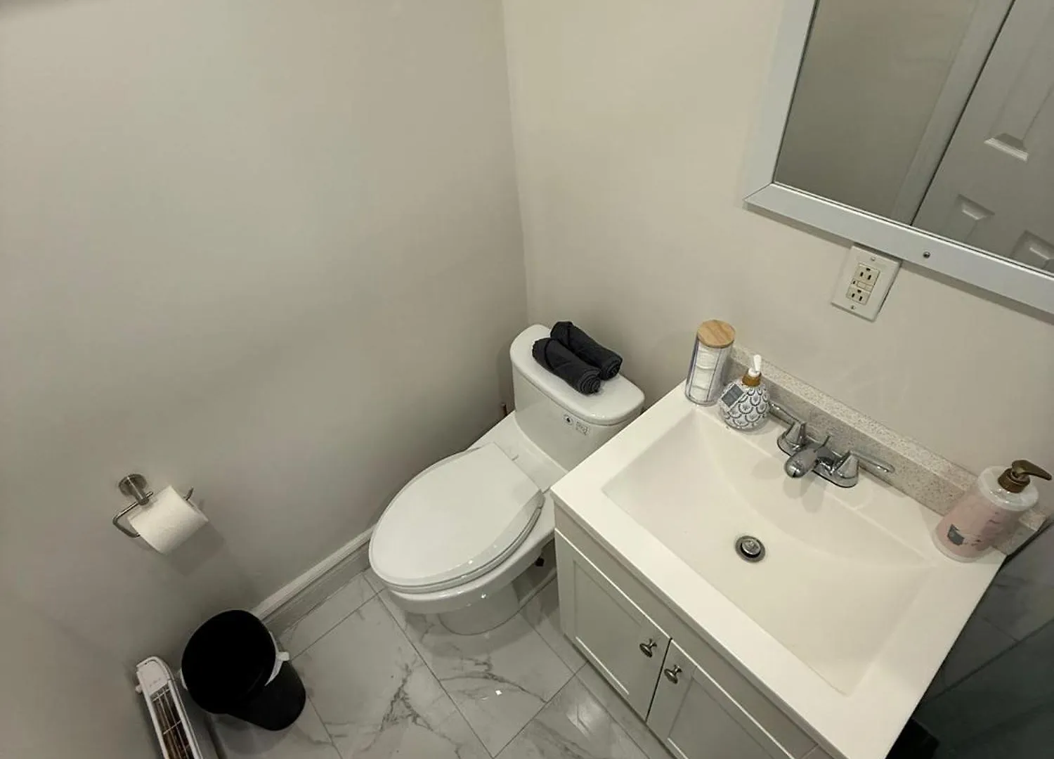 民宿 Queen-King St Stay With Private Patio- Unbeatable Location 多伦多