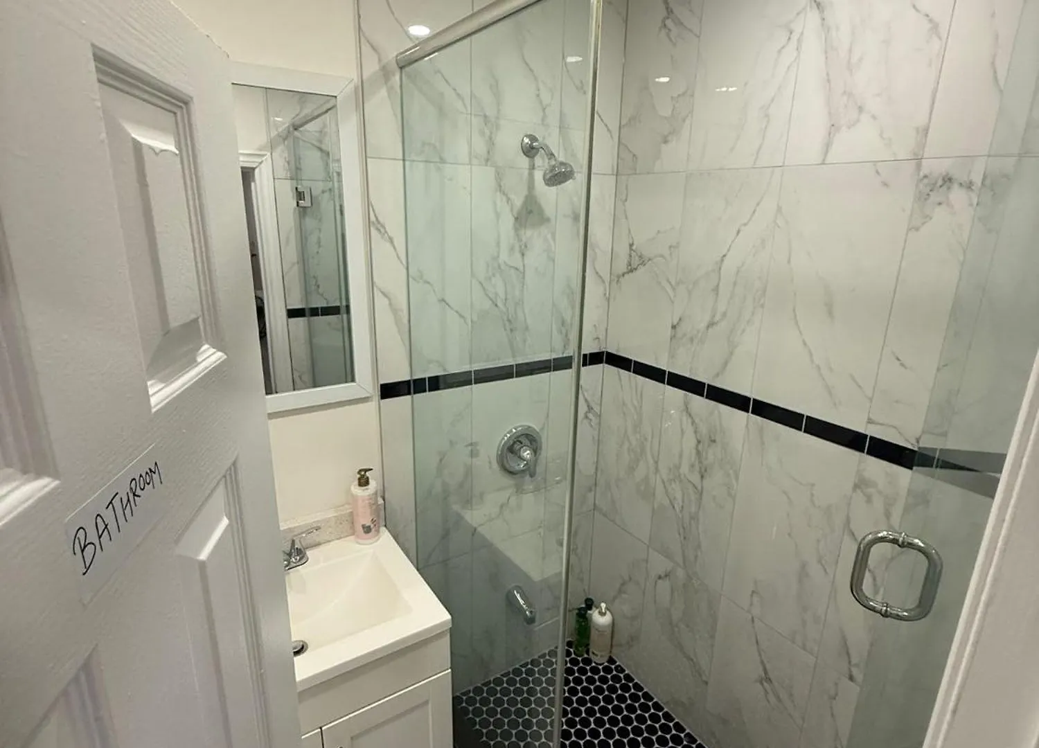 Queen-King St Stay With Private Patio- Unbeatable Location 多伦多 0*,  加拿大